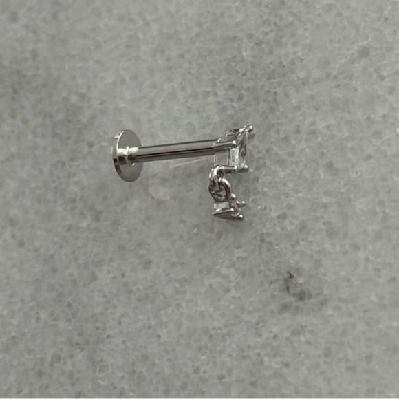 Sterling Silver Tear Drop Crystal Dangle Cartilage Earring 
Brand New - Picture 2 of 4